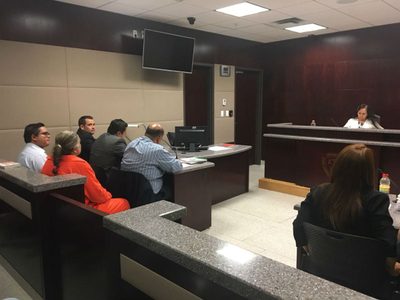 Detienen a excontadora y a exdirectivo de Hacienda del gobierno de César Duarte