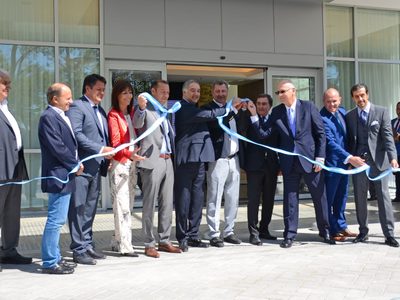 El hotel Hilton abre sus puertas en Neuquén: Gutiérrez inauguró la torre más alta de la Patagonia