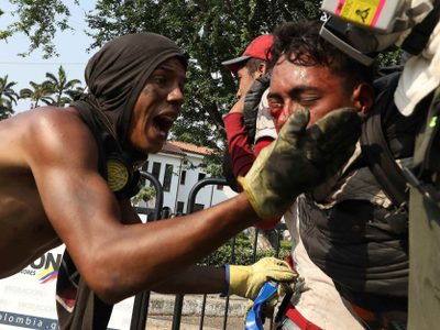 Enfrentamientos por ayuda a Venezuela dejan al menos cuatro muertos y 58 heridos (Video)