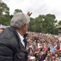 Germán Martínez, Gabriela Cuevas y Manuel Espino arropan a AMLO en mitin en la Benito Juárez, bastión panista