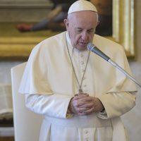 Alarma en El Vaticano: confirman el primer caso de coronavirus entre los colaboradores del Papa