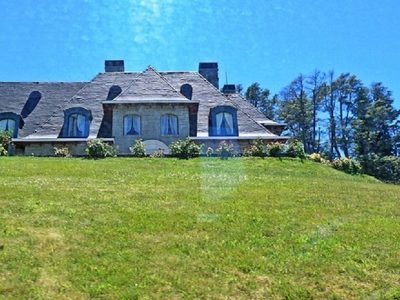 El Messidor, el castillo patagónico que sorprende con historia y jardines de estilo francés