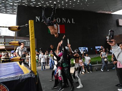 Activista trans protesta en la Cineteca Nacional con “jornada de lucha libre” (Video)
