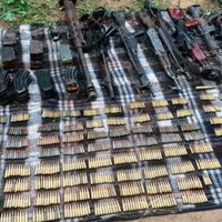 Aseguran arsenal y equipo táctico en Parácuaro