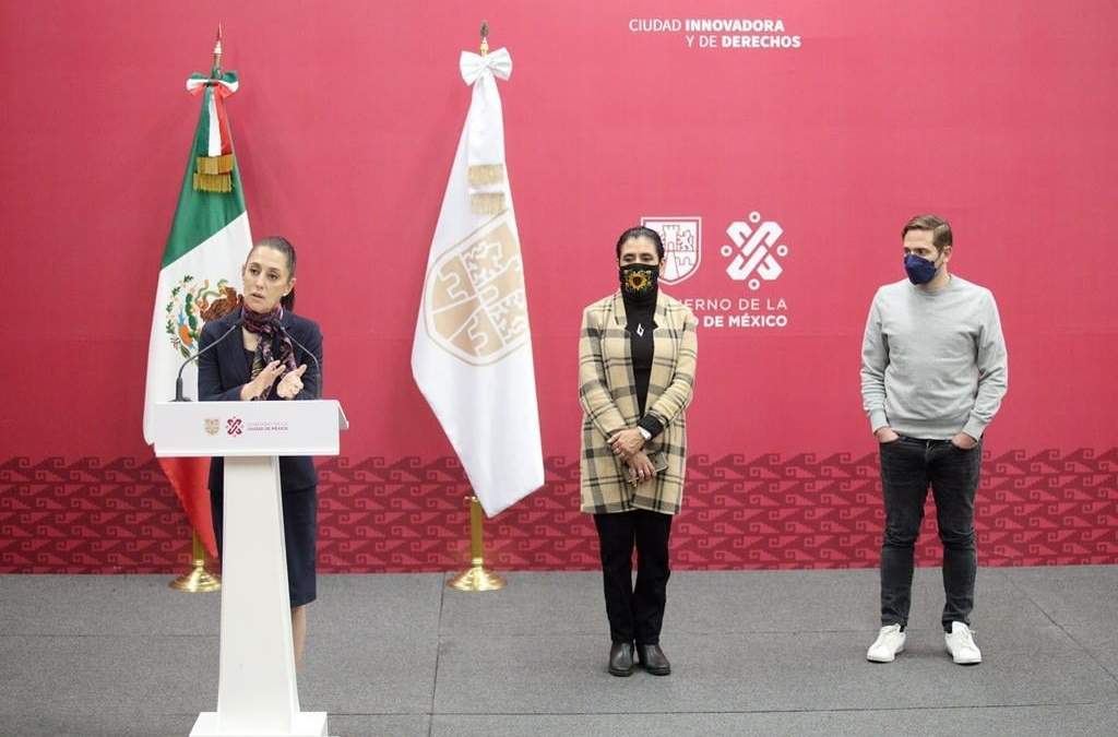 Claudia Sheinbaum, la secretaria de Salud local, Oliva López, y Eduardo Clark, de la ADIP
