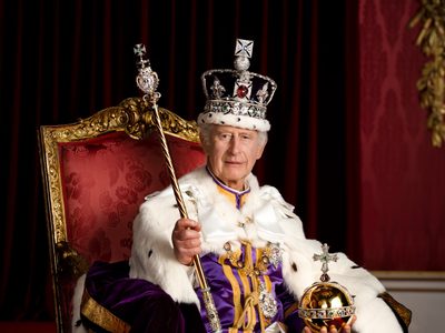 Este es el primer retrato oficial del rey Carlos III