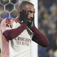 El Lyon desciende a la segunda división del futbol francés en medio de problemas financieros