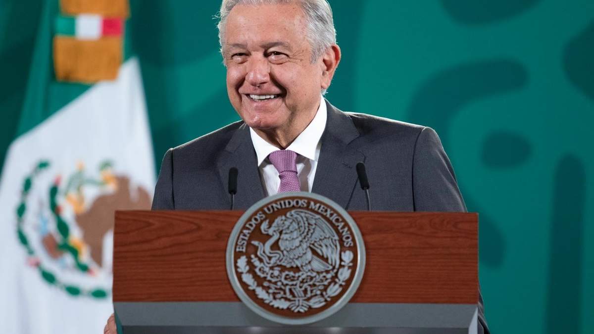 López Obrador condenó públicamente la entrega de notarias en los estados