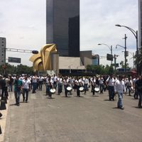 Policías federales marchan rumbo a la Secretaría de Gobernación
