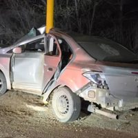 Tres jóvenes heridos por un violento accidente en Centenario