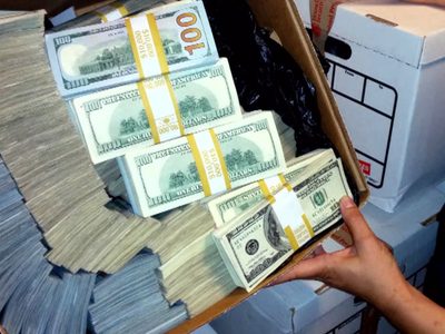Talibanes encuentran varios millones de dólares en efectivo en la casa del expresidente
