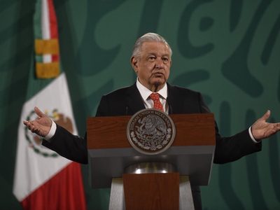AMLO acusa “ineficiencia” de la OMS por tardanza en aprobación de vacunas