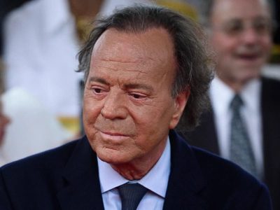 En medio de rumores de distanciamiento con Miranda, captaron a Julio Iglesias acompañado y sonriente