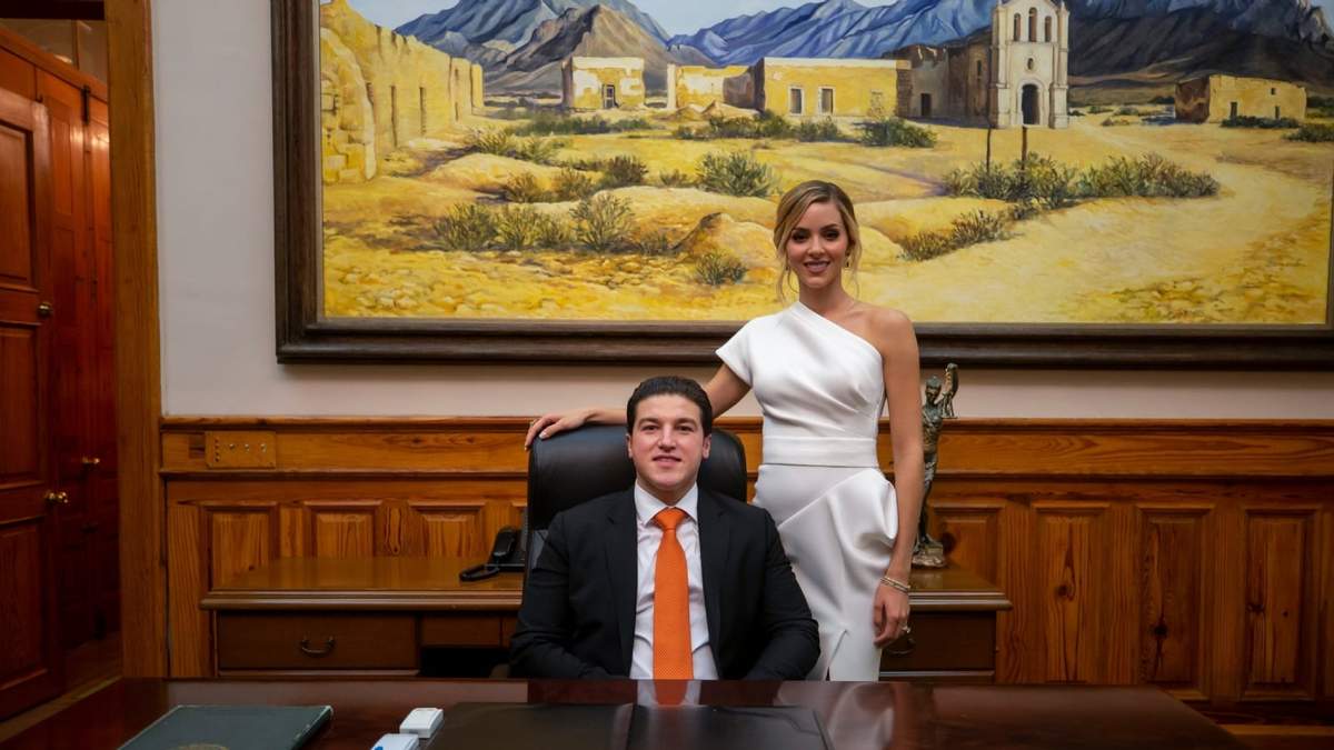 El mandatario junto a su esposa la influencer Mariana Rodríguez