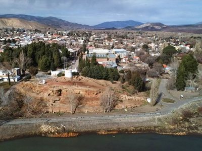 Neuquén adjudicó la obra de defensa hídrica del río Curi Leuvú en Chos Malal