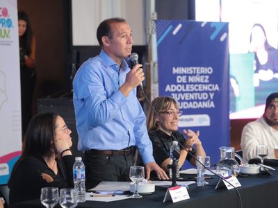 Omar Gutiérrez anunció que el Boleto Estudiantil Gratuito Nivel Superior alcanzará atoda la provinci