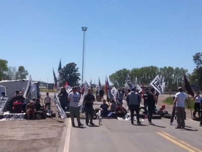 Córdoba: manifestantes cortaron la Ruta 20 y reclaman bolsones de comida