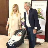Alberto Fernández y Fabiola Yañez presentaron en público a Francisco