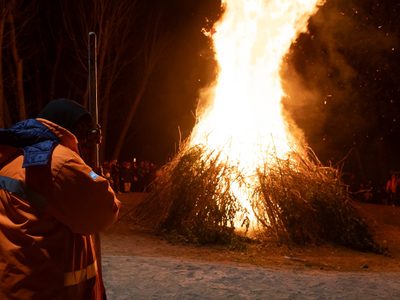 Ardió la tradicional Fogata San Juan del barrio Río Grande de Neuquén