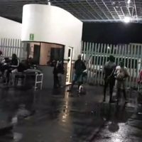 Cubanos aprovechan corte de energía y se fugan de estación migratoria en Tapachula