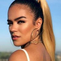 ¡A los besos! Karol G compartió una foto que causó locura en sus fans ¿Y Anuel dónde está?