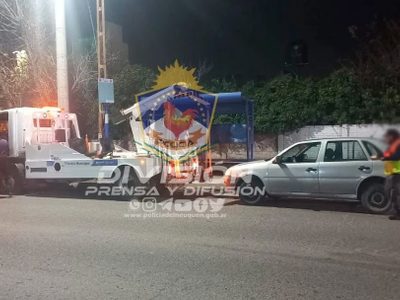 Más de 20 autos y motos fueron detenidos durante un operativo policial en el barrio Bouquet Roldán