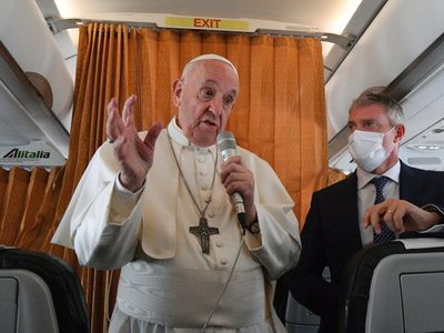 El aborto es “un asesinato”, dice el Papa, y critica a obispos que piden excomulgar a Biden