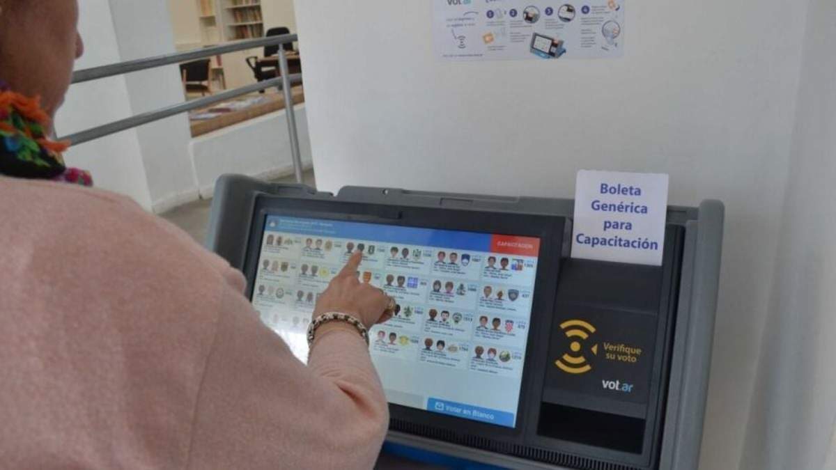 Neuquén Capital sufragó con el sistema de voto electrónico. Fuente: (Twitter)