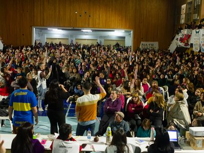 La asamblea de docentes de Neuquén capital rechazó el acta del gobierno y el conflicto seguirá con un nuevo paro de 48 horas