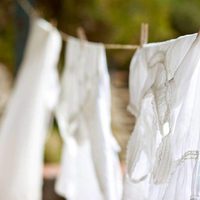 No uses cloro: el truco con 2 ingredientes para dejar tu ropa blanca como nueva y sin una sola mancha