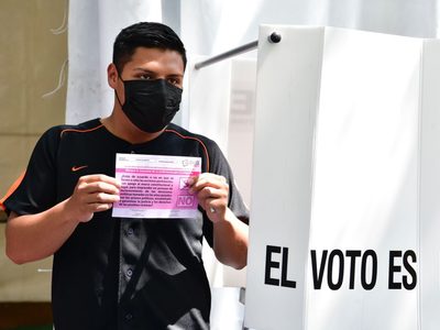 Gana el "Sí" en la consulta popular, pero con escasa votación