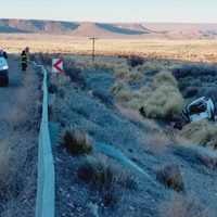 Una camioneta se despistó y cayó a un barranco en la Ruta 237: una mujer murió y hay cuatro personas heridas