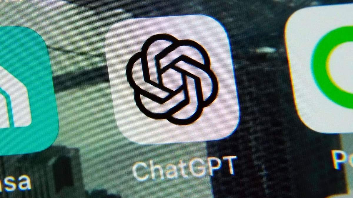 La aplicación de ChatGPT en un iPhone