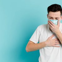 Habrían descubierto cuáles son los primeros síntomas del coronavirus: pueden pasar desapercibidos