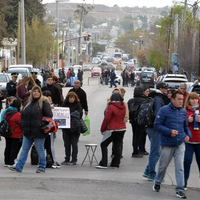 Trabajadores Autoconvocados de Desarrollo Social cortaron el tránsito sobre ex Ruta 22
