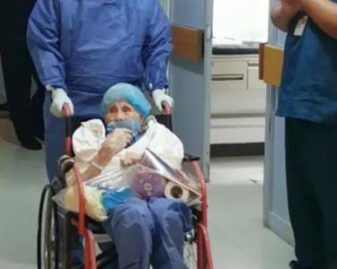 Veracruzana de 88 años sobrevive al covid-19 y es dada de alta entre aplausos (Video)