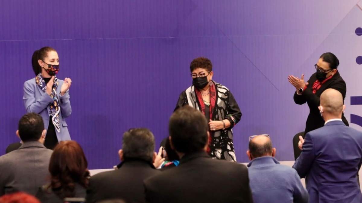Claudia Sheinbaum y Rosa Icela Rodríguez aplauden a la fiscal Ernestina Godoy