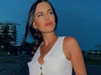 Natalie Weber tiene los cut out pants que queremos todas para los outfits más sofisticados: así se combinan