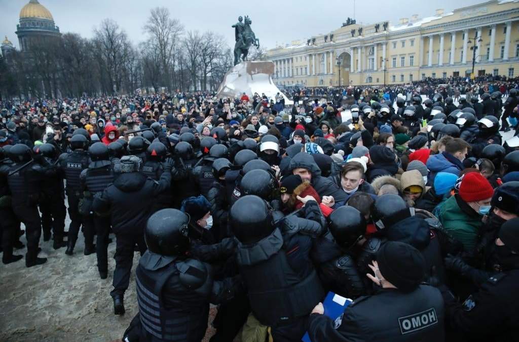 Protesta contra el encarcelamiento de Alexei Navalny en San Petersburgo, Rusia