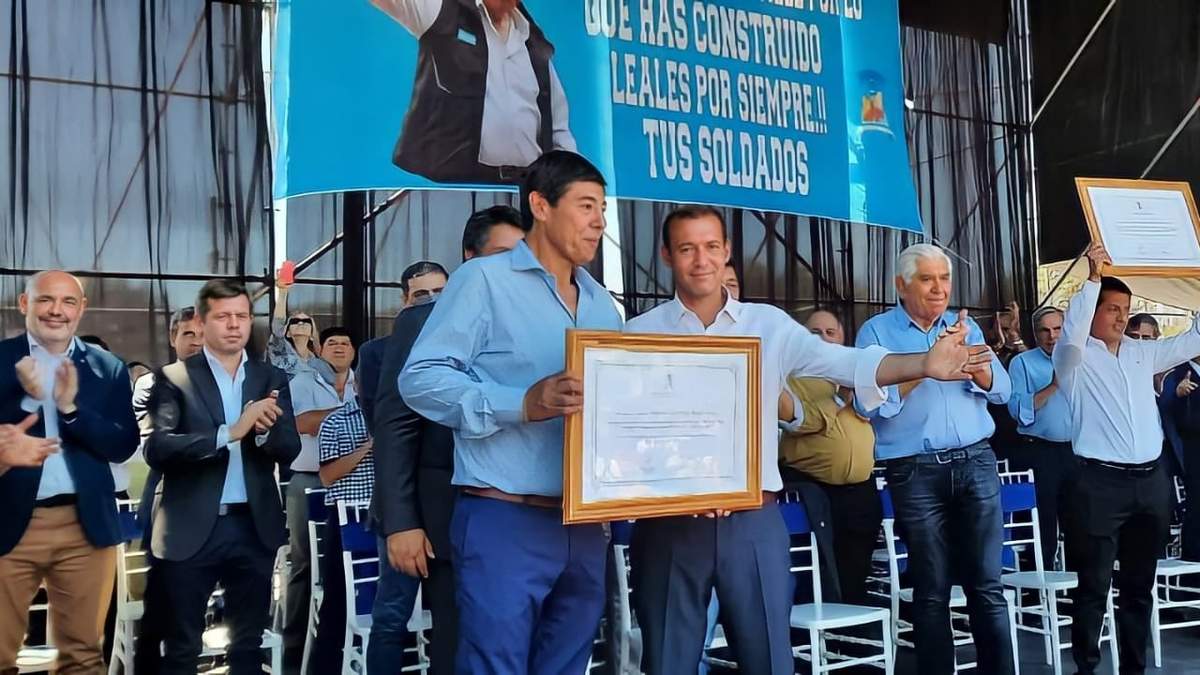 El secretario general Marcelo Rucci y el gobernador Omar Gutiérrez. Fuente: (Twitter)