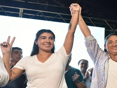 Polémica por una intendenta que bailó en una comparsa vestida con traje de carnaval