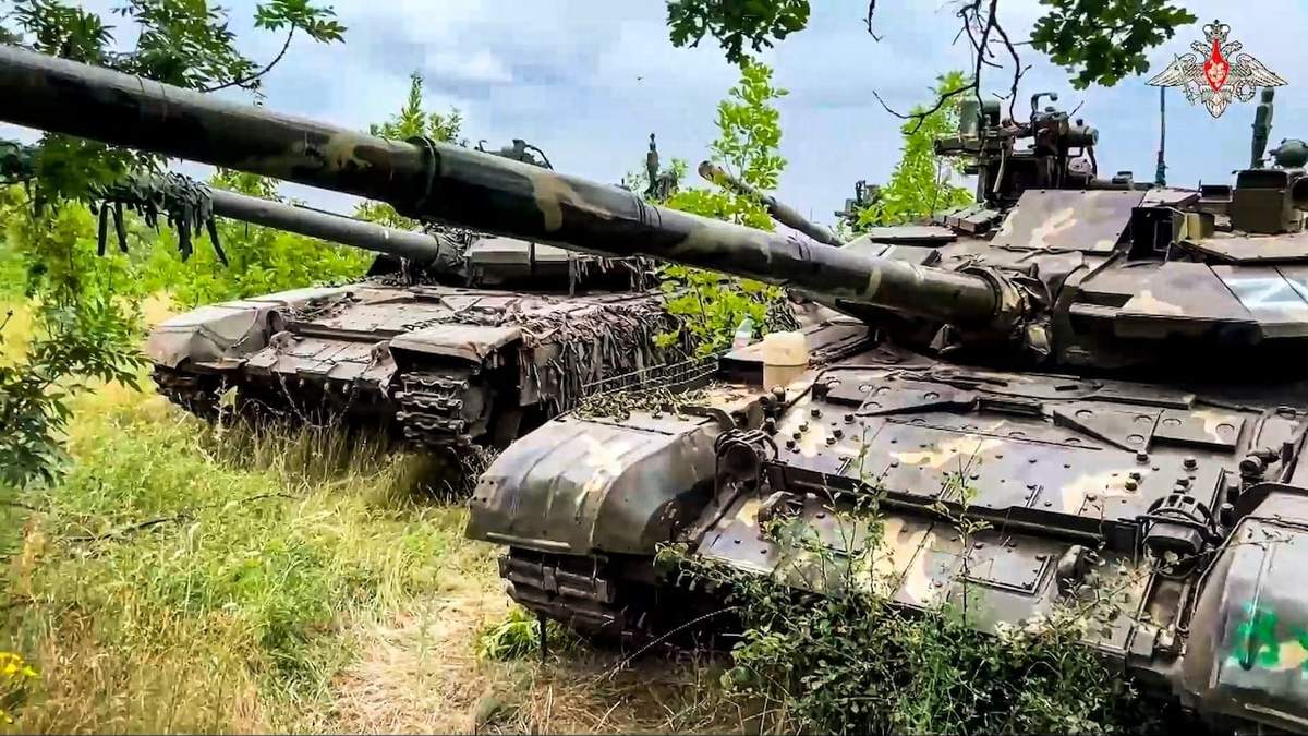 Tanques entregados por el grupo militar privado ruso Wagner al Ministerio de Defensa de Rusia en un sitio no revelado