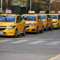 Detuvieron a un taxi trucho que circulaba en en la ciudad de Neuquén con un pasaje más caro
