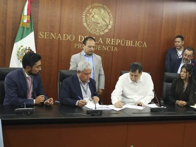Ciudadano ofrece disculpa pública a Fernández Noroña en el Senado (Video)