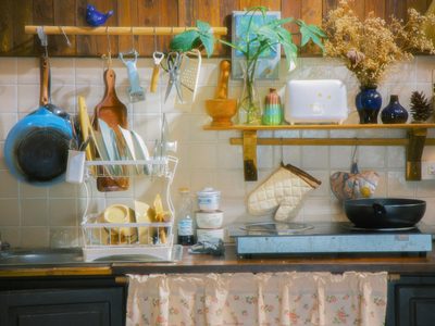 Como en lo de la abuela, pero con estilo renovado: la decoración de cocinas que vuelven a enamorar