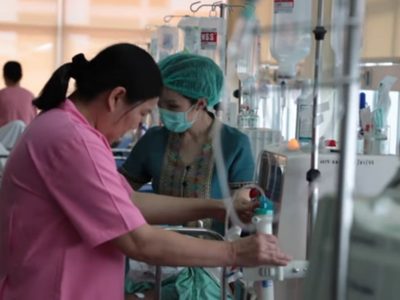 Aplauso y donaciones para el personal de salud