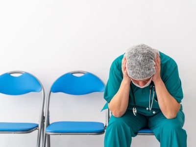 La desgarradora imagen de un médico neuquino ante el avance del coronavirus