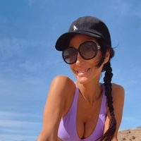 Clásica y sofisticada a la vez: Silvina Escudero usa la bikini más atemporal de una forma llamativa y querrás imitarla