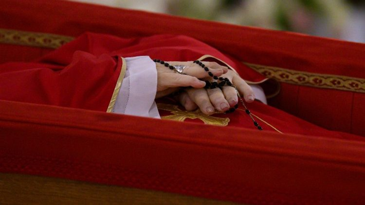 Miles de fieles dieron este miércoles su último adiós al papa Francisco en la Basílica de San Pedro