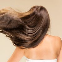 Ahorrá en peluquería, así podés mantener tu cabello largo y sedoso en invierno con este remedio natural
